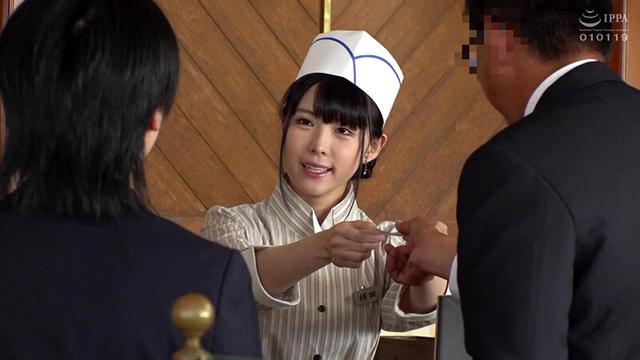 美少女完全淫乱メス♀化ビッグバンローター！ 電圧85倍！電マ以上に強力な振動で容赦無く野外失禁させる 爆弾ローターをキツマンにぬっぷり挿入されアルバイトするファミレス娘～ななみ編～ サンプル画像 1