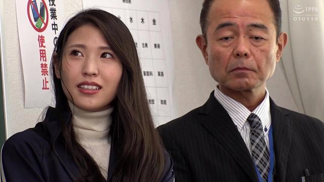羞恥！新任女教師が学習教材にされる男子校の性教育生徒の目の前で無遠慮な指が膣に挿入される！プライドは崩壊するが子宮の奥から愛液があふれ出る 橘京花編 サンプル画像 1