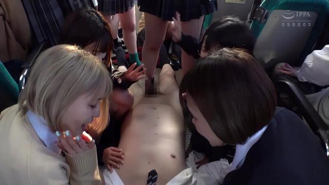 制服女子ぎゅうぎゅう痴●バス 2 サンプル画像 14