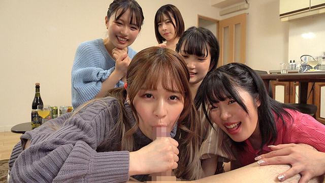 女子大生の姉の女子会で友達が家にお泊りに来た！全員ビッチで有名な姉の友達が夜な夜な「童貞」だった僕に襲い掛かり、みんなの性奴●にされてしまいました！ サンプル画像 4