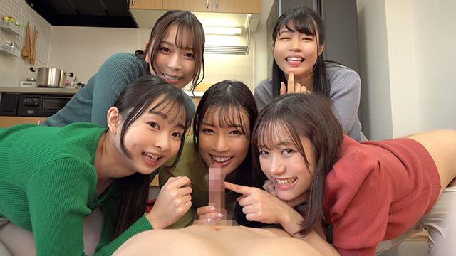 出張家政婦がパンティ丸わかりの透けピタパンでお掃除してる！それって無言でボクを誘惑してるってコト！？フル勃起してしまった股間に気づき、近づいてきた彼女たちが次々と僕のチ●ポを弄ぶ！！ サンプル画像 8