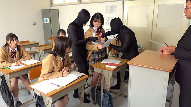 乳首いじりが日常生活に溶け込んだ世界で、いじられていることには気づかないまま、乳首イキしてしまう女子〇生の日常的敏感乳首学園 サンプル画像 3