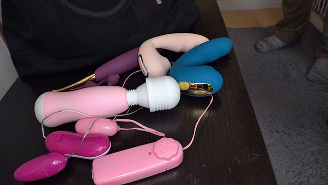 ヤリマンAV女優の自宅に童貞クン達を送り込んでみたら… サンプル画像 5