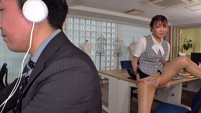 バレたらマズイ状況でこっそり吐息を漏らす 働くオンナのパンスト角オナニー サンプル画像 16