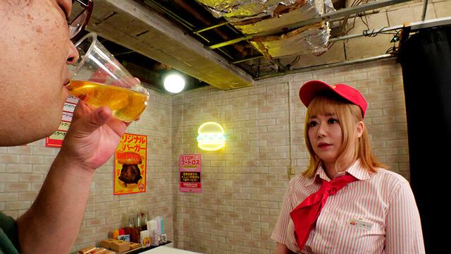 脱糞ファーストフード ギャル店員みうの大量糞！クソースホットドッグを召し上がれ♪ 一ノ瀬みう サンプル画像 11