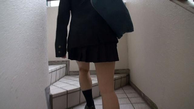 階段女子校生 生足の女子校生が階段をのぼってるときのふとももとパンチラが好きすぎる 編 サンプル画像 5