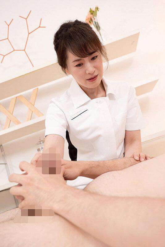 出張マッサージにやってきた美人妻にフル勃起したデカチンを見せつけてなし崩し的に本番やれた… 5 サンプル画像 7