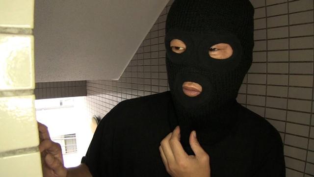 【配信専用】専業主婦 和奈 昼下がりのキッチン侵入強盗！震える人妻を目隠し サンプル画像 1