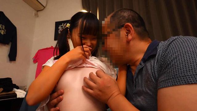 無防備美少女のパンチラ・胸チラ映像集3 4時間 サンプル画像 12
