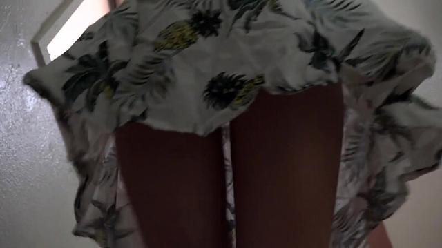 素人盗撮投稿動画～階段パンチラ編～ サンプル画像 10
