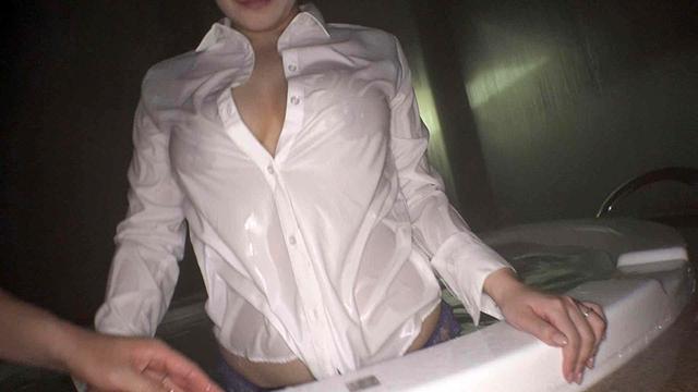シャツと白い巨乳2 着衣SEXとチラリズム 全編撮りおろし 究極パイズリ、濡れ透けローションプレイ、着衣入浴SEX サンプル画像 14