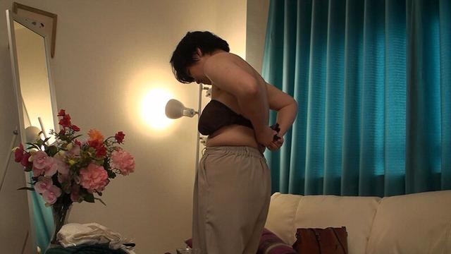 「そ、そんな際どい所までのマッサージは恥ずかしいわ…」奥様が中出しSEXで牝イキデトックス！！柳沢さん（46歳） 柳沢あき子 サンプル画像 1