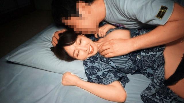 今夜妻が浮気します 人妻夜●いツアー 篠田ゆう 水野朝陽 早川瑞希…他 全10人5時間 サンプル画像 17