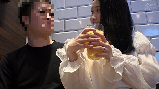 神乳人妻色白ボディSEXの逸材発見！！【りのさん】お嬢様育ちの恥ずかしがり屋 中条りの サンプル画像 1