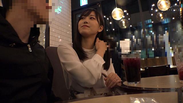 セフレはOK清楚系にみえて真逆の女！【あかねさん】密着イチャイチャ貪欲SEX 入間茜 サンプル画像 1