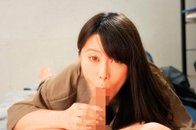 「お義母さん、もう我慢できない…」息子のチン〇ンをアソコで丸飲みする美人義母10人4時間 サンプル画像 3