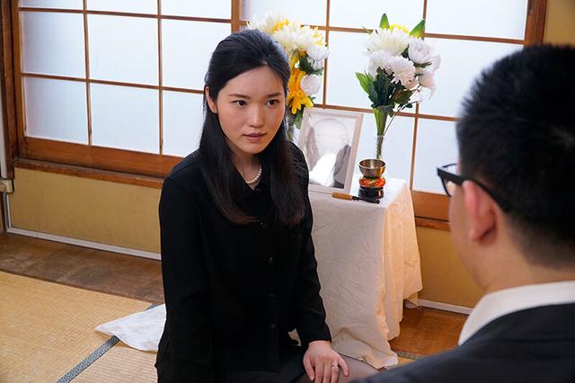 遺影の前で寝取られる未亡人たち 植木翔子 東風かえで サンプル画像 11