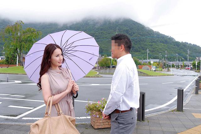 人妻不倫旅行 昼顔 Kカップの乳房 経験豊富なセックス 男の愛し方を熟知した女 滝川恵理 サンプル画像 2