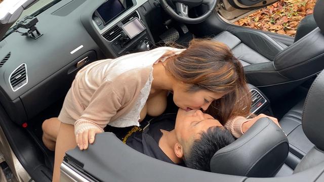 オープンカーセックスドライブ さとう白音 23歳 サンプル画像 11