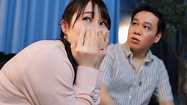 【配信限定 すみれ＆しおり編】夫婦交換スワッピング 寝室に消えていく妻と同僚…数分後、妻の喘ぎ声が ～一線を超えてしまった夫婦たち～ サンプル画像 9