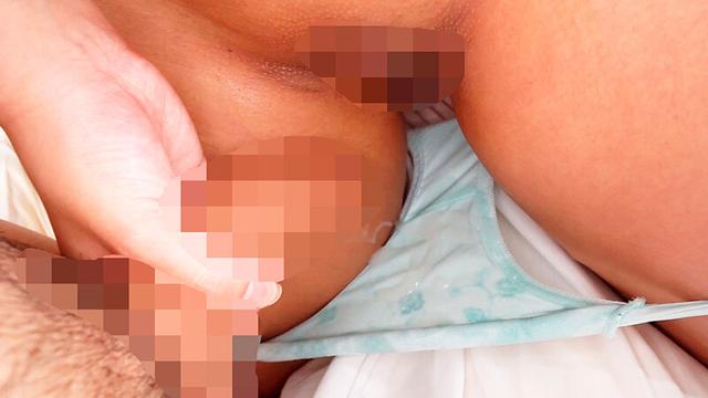 射精を受け止めたパンティを穿きオナニーする女の子。その姿に興奮して再びぶっかけ射精！ サンプル画像 6