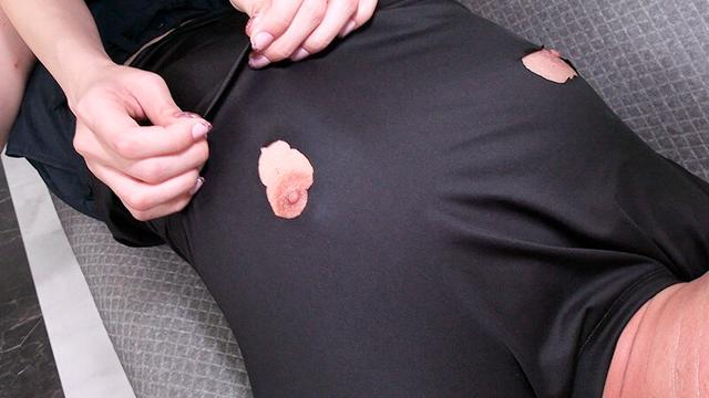 乳首穴空きTシャツで乳頭べろんべろんにしゃぶられ続けた僕。 サンプル画像 16