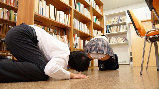 フルバックパンティの敏感すぎる着衣尻やマ○コのワレメにチ○ポを擦りつけて射精する サンプル画像 13