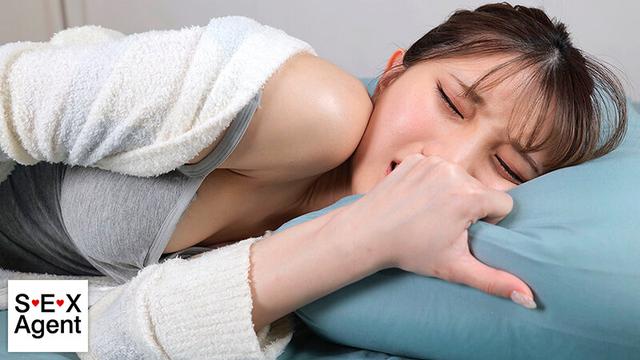 隣で添い寝しながら囁きオナニーをする女の顔 サンプル画像 3