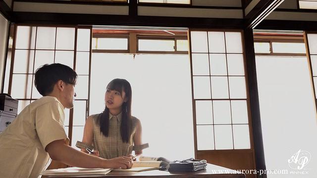 ずっと好きだった憧れの彼女の本当の姿… 僕の目の前で、知り合いのオジさん達とヤリまくる、ちょっと壊れた真正ビッチだった… 高山すず サンプル画像 10