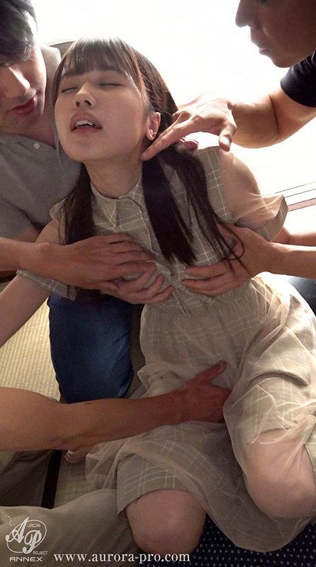 ずっと好きだった憧れの彼女の本当の姿… 僕の目の前で、知り合いのオジさん達とヤリまくる、ちょっと壊れた真正ビッチだった… 高山すず サンプル画像 12