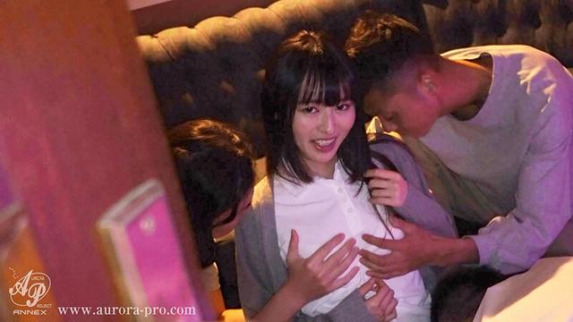 彼女はクラスの優等生なのに、裏では僕を外でフェラ抜きしたり、オジサンたちとの乱交セックスを見せつけたりするドSで変態な美少女なんです。 柊木楓 サンプル画像 13