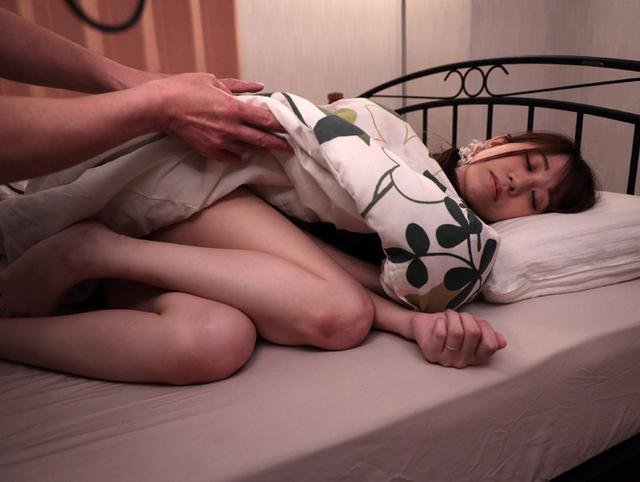 夜●い妻Vol.3 凛央の場合 発育著しい肉体を義兄に求められ声ガマン背徳交尾 雪乃凛央 サンプル画像 2