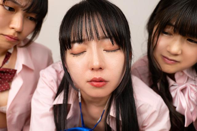 【VR】中出しする度、慰謝料払えや！と財布と金玉が空になるまで何度も中出しさせるオヤジ狩り女子校生ハーレム サンプル画像 10