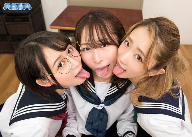 【VR】放課後の教室で教師の僕の乳首を舐め奪い合う三つ巴 J 系ハーレム サンプル画像 7
