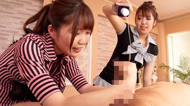 両手使って雑巾絞り手コキされながら乳首舐めて愛撫され続ける《乳首舐め手こき》の2倍気持ち良い3P性感 サンプル画像 3