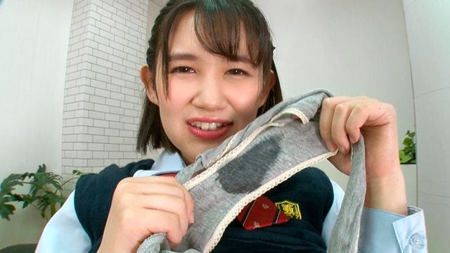 エッチな女子○生の濡れ染みパンチラオナニー サンプル画像 2