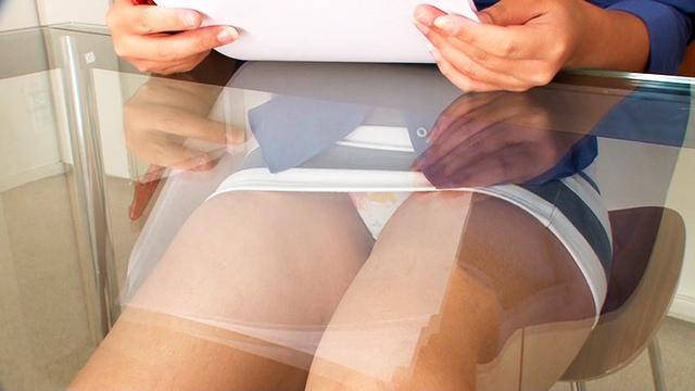 ここだけの話、脚や腿に特化した作品内のパンチラって結構ヌケると思う サンプル画像 11