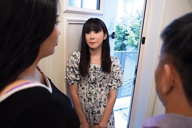 帰ってきた息子はニューハーフ！父と母の禁断の近親相姦物語！ サンプル画像 1