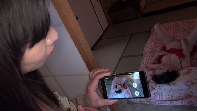 変態熟女レズ性交 ～セレブ奥様と淫乱家政婦～ 桃井しずか 藤木紗英 サンプル画像 1