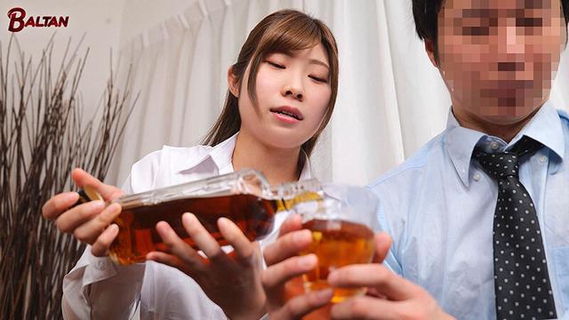 出張先で相部屋になった奥手な上司を誘惑し限界まで射精させるOL 渡森ちひろ サンプル画像 1
