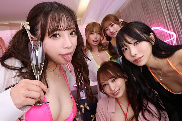 【VR】［おっぱぶシリーズ誕生10周年記念］都内某所にあるハメ放題のセクシーラウンジで人生終了するくらい金も精子も注ぎ込み！！ サンプル画像 11