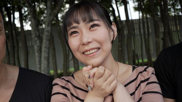 THE ドキュメント 本能丸出しでする絶頂SEX 110cmの爆乳Mカップ妻がAV出演！イキ狂う快楽乱交の宴 吉根ゆりあ サンプル画像 2