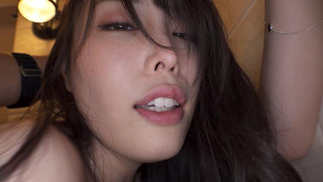 THE ドキュメント 本能丸出しでする絶頂SEX 寝取られ願望の旦那にAV出演させられ他人棒に狂う淫乱美人妻 稲森あみ サンプル画像 13