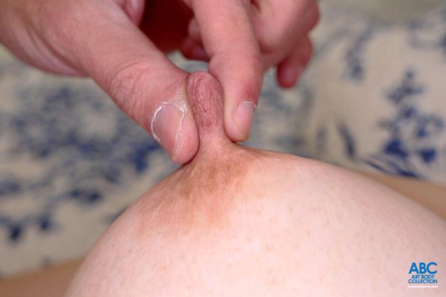 Hカップ地味カワ女子の触る前から勃起の天然デカ乳首をコリコリにして乳首開発！ Boin「山下望結」Box サンプル画像 7