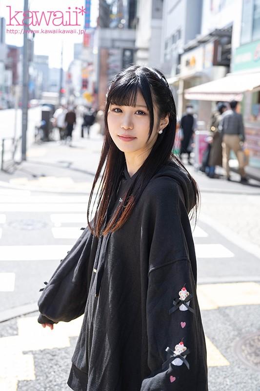 パーカー脱いだら超スリムBODY！！クレープ屋でバイトする等身大の女子大生 めちゃんこイキまくる大痙攣3本番debut！！ 越智あいら サンプル画像 1