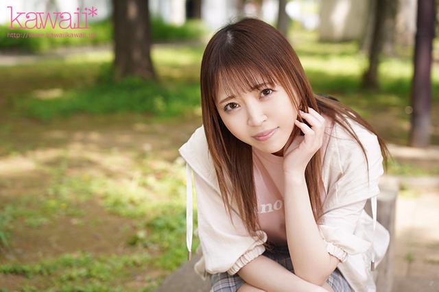健全メンズエステ店で断り切れず手コキで抜いてあげちゃう押しに激弱な現役女子大生がデビュー作でシコシコ8発抜いちゃうぞ 沖奈ミツキ サンプル画像 1