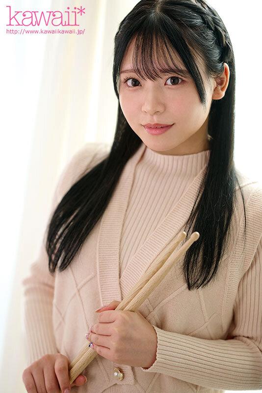 満足できる男とセックスに巡り会えず男を漁りまくる現役JDドラム美女がうねりとグルーヴを生み出す腰使いで リズミカルにイキ跳ねブッ飛びAVデビュー 出口結絆 サンプル画像 4