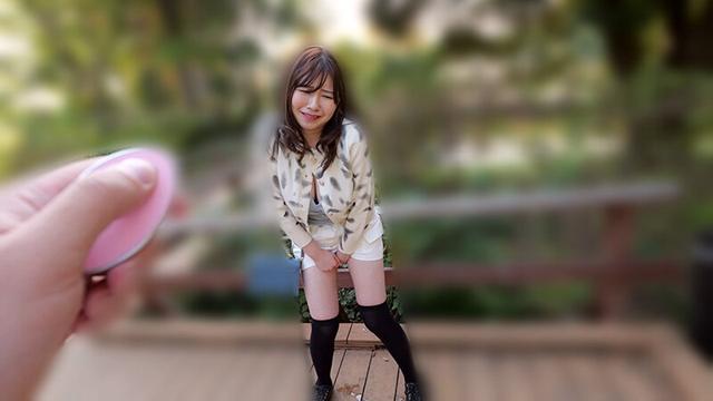 ノーブラ爆乳‘とびっこ装着’恥辱デート 小坂ひまり ～Iカップ爆乳ゆらして、お外で『おもらし絶頂』しちゃいました…。 サンプル画像 2