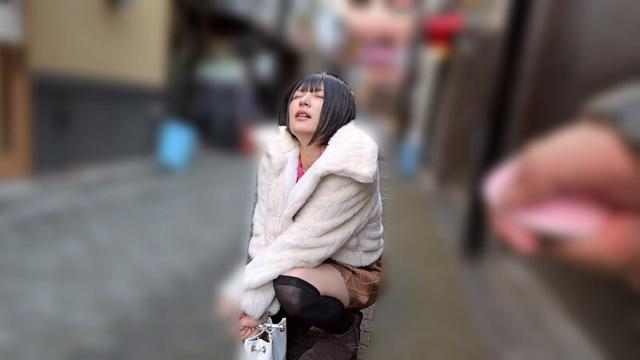 恥辱、陵●、とびっこ装着・繁華街デート！32 虹村ゆみ サンプル画像 2