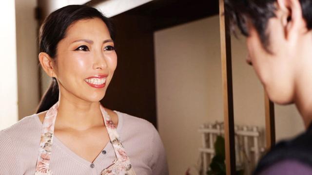 お婆ちゃんと孫 ～とても孫がいるとは思えないスタイル抜群の爆乳美魔女との精子カラッポ小悪魔豊乳性活～ かおる（55歳/Jカップ） サンプル画像 12